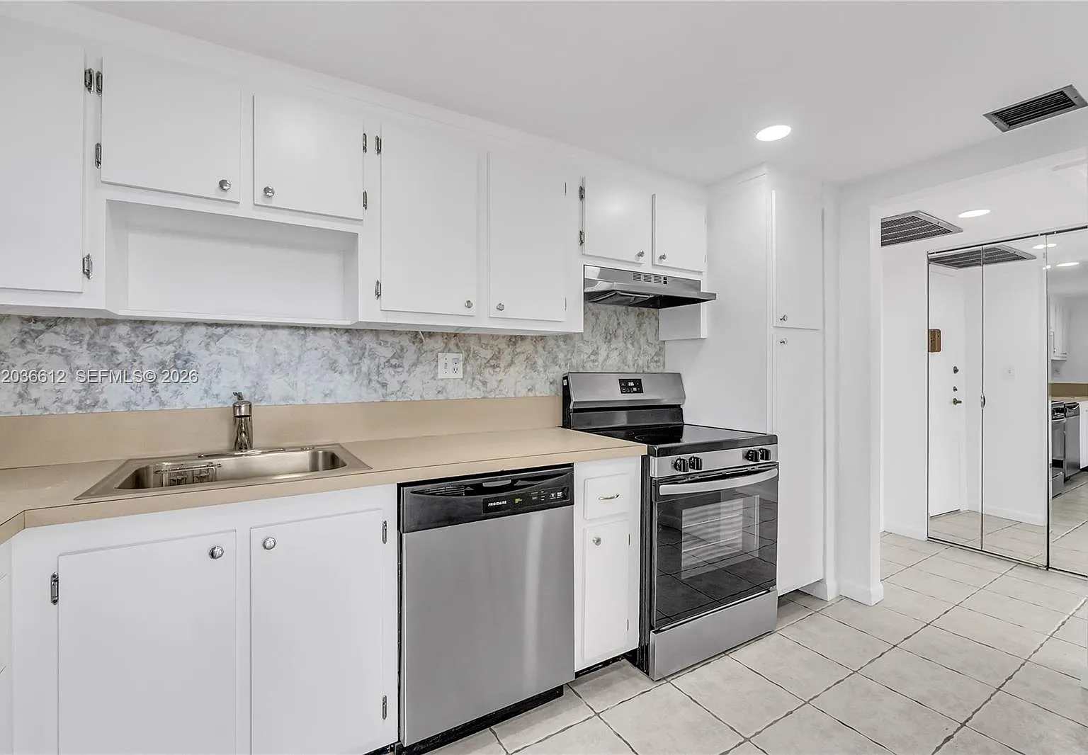 Watergate Condominium No — Photo 1