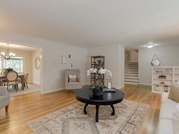4th image of 1012 Pepper Ave