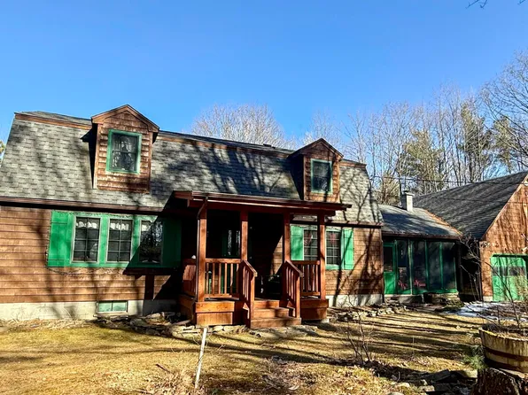 44 Bittersweet Ln, Morrisonville, NY 12962