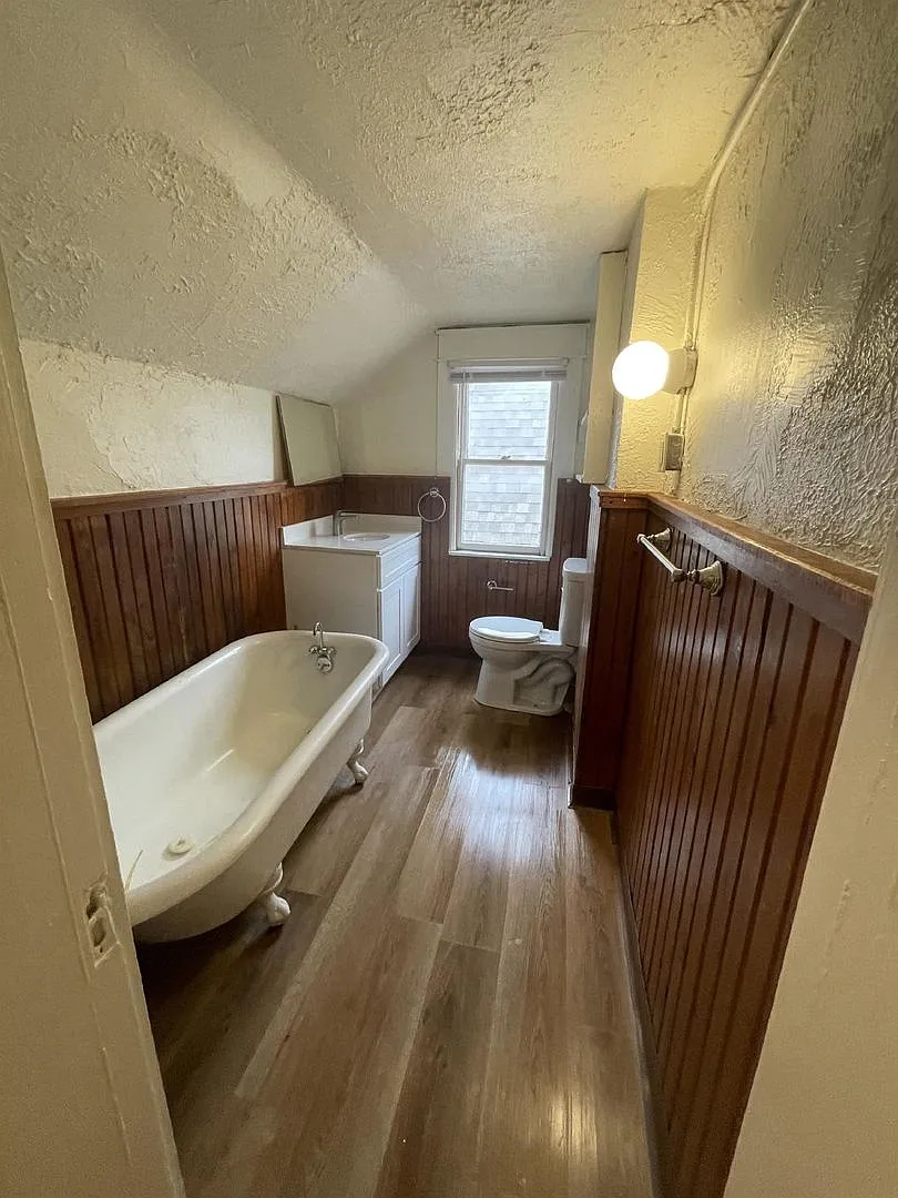 221 E. 9th St. — Photo 2