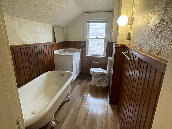 2nd image of 221 E 9th St