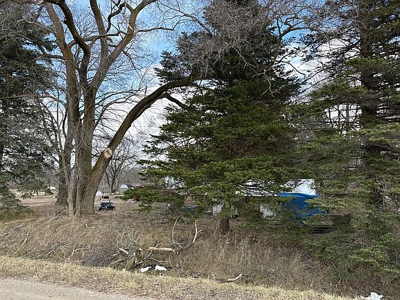 3rd image of 6550 N Geneva Rd