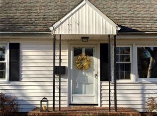 5 Siwanoy Rd, West Hartford, CT 06107