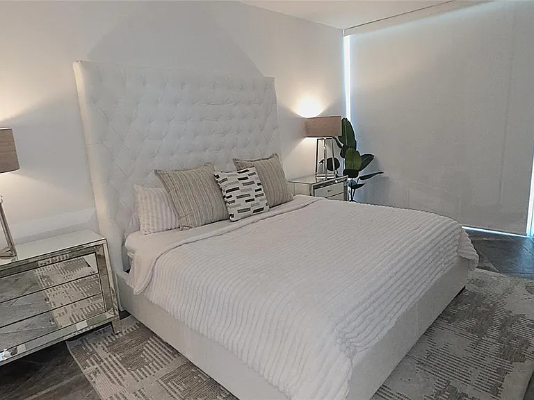 300 S Pointe Dr #908 — Photo 13