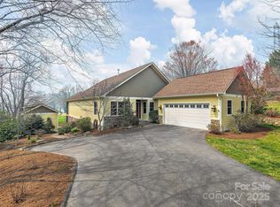 40 Overlook Cottage Ln, Etowah, NC 28729