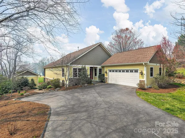 40 Overlook Cottage Ln, Etowah, NC 28729