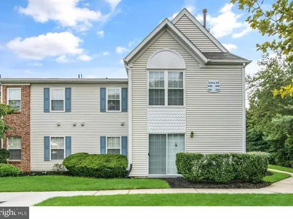 202B Arrowwood Ct APT 130, Mount Laurel, NJ 08054