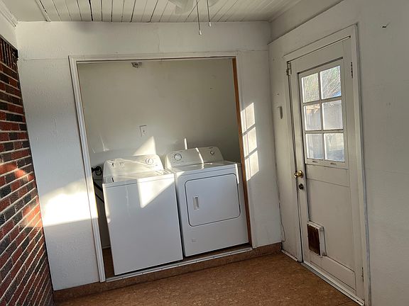 3rd image of 4319 Blossom St