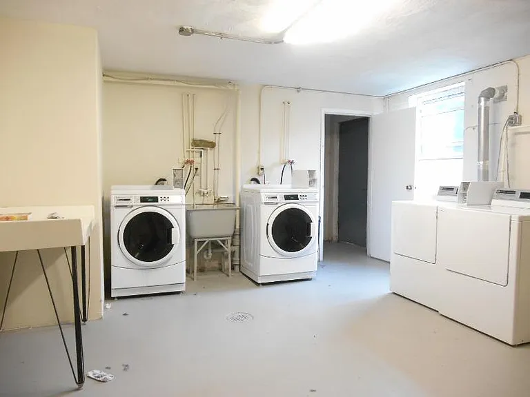 219 Kent St #5 — Photo 8