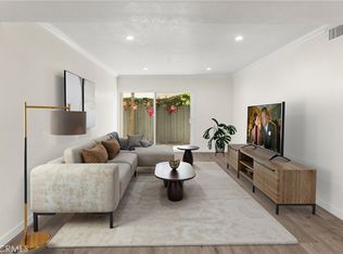 18620 Hatteras St, Tarzana, CA 91356