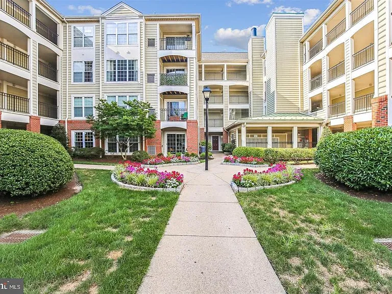1100 Quaker Hill Dr #127 — Photo 19