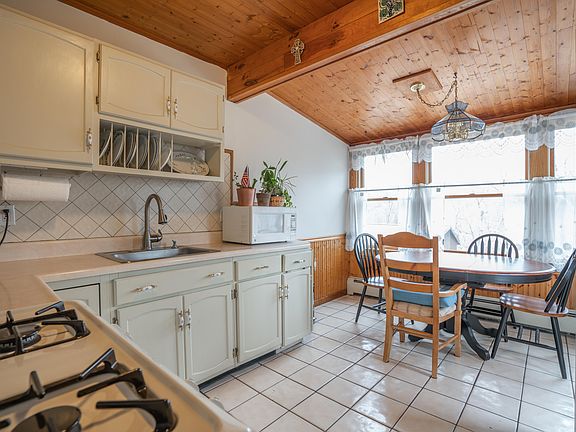 5th image of 45 Hollow Brook Ln
