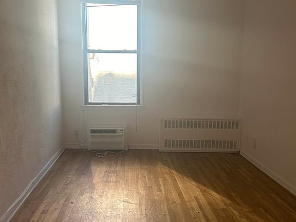 5th image of 139 Waverly Pl APT 3C