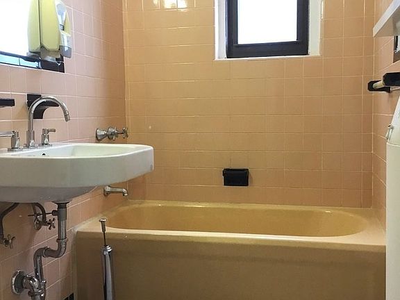 5th image of 4755 39th Pl APT 5A