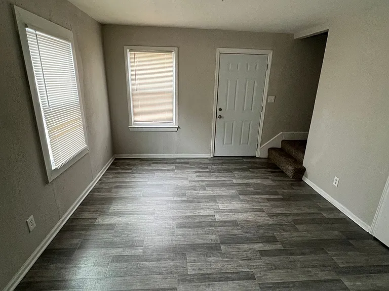 2855 Van Brunt Blvd — Photo 3
