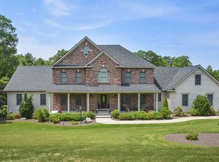 12 Falcon Hts, Wilbraham, MA 01095