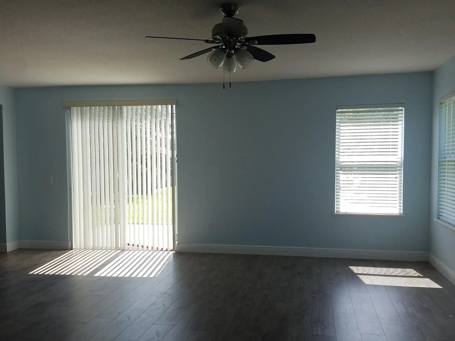 4 bed, 2.5 bath, 2199 sqft, $2,500 — Photo 3