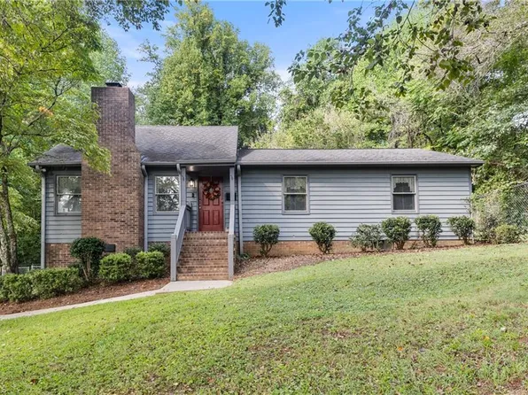 5737 Polaris Ct, Pfafftown, NC 27040