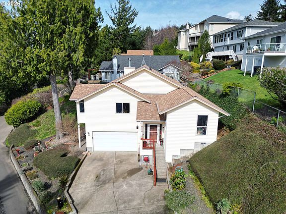 4th image of 3520 Ocean View Dr
