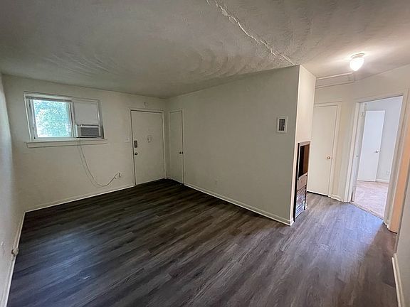 2nd image of 1323 W 42nd St #1323