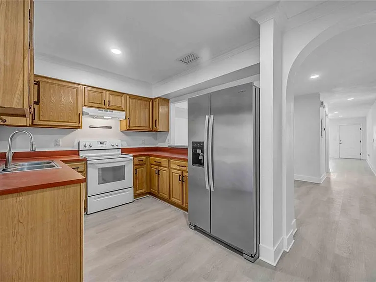 727 Kensington Lake Cir — Photo 23