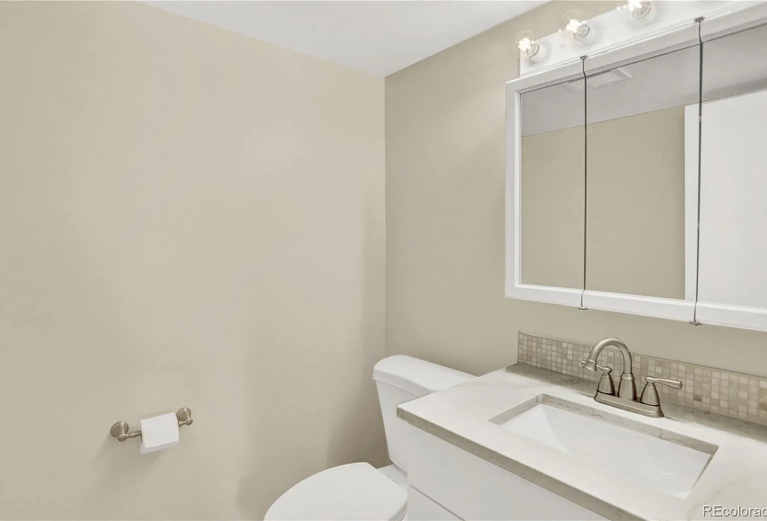 5 bed, 2224 sqft, $2,800 — Photo 2