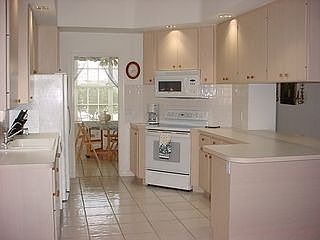 2nd image of 224 NW Bentley Cir