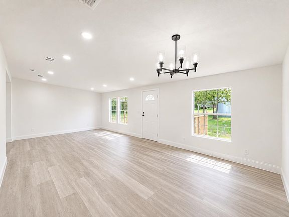 3rd image of 4048 Buster Rd