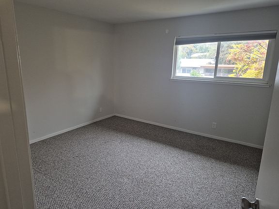 4th image of 176 Sierra Dr #4
