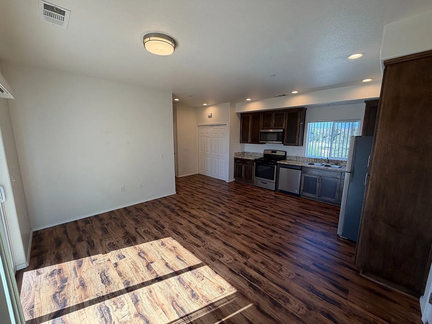 1406D N. Bradley Road -- 2 Bedroom, 1 Bathroom North-East Santa Maria Apartment — Photo 2