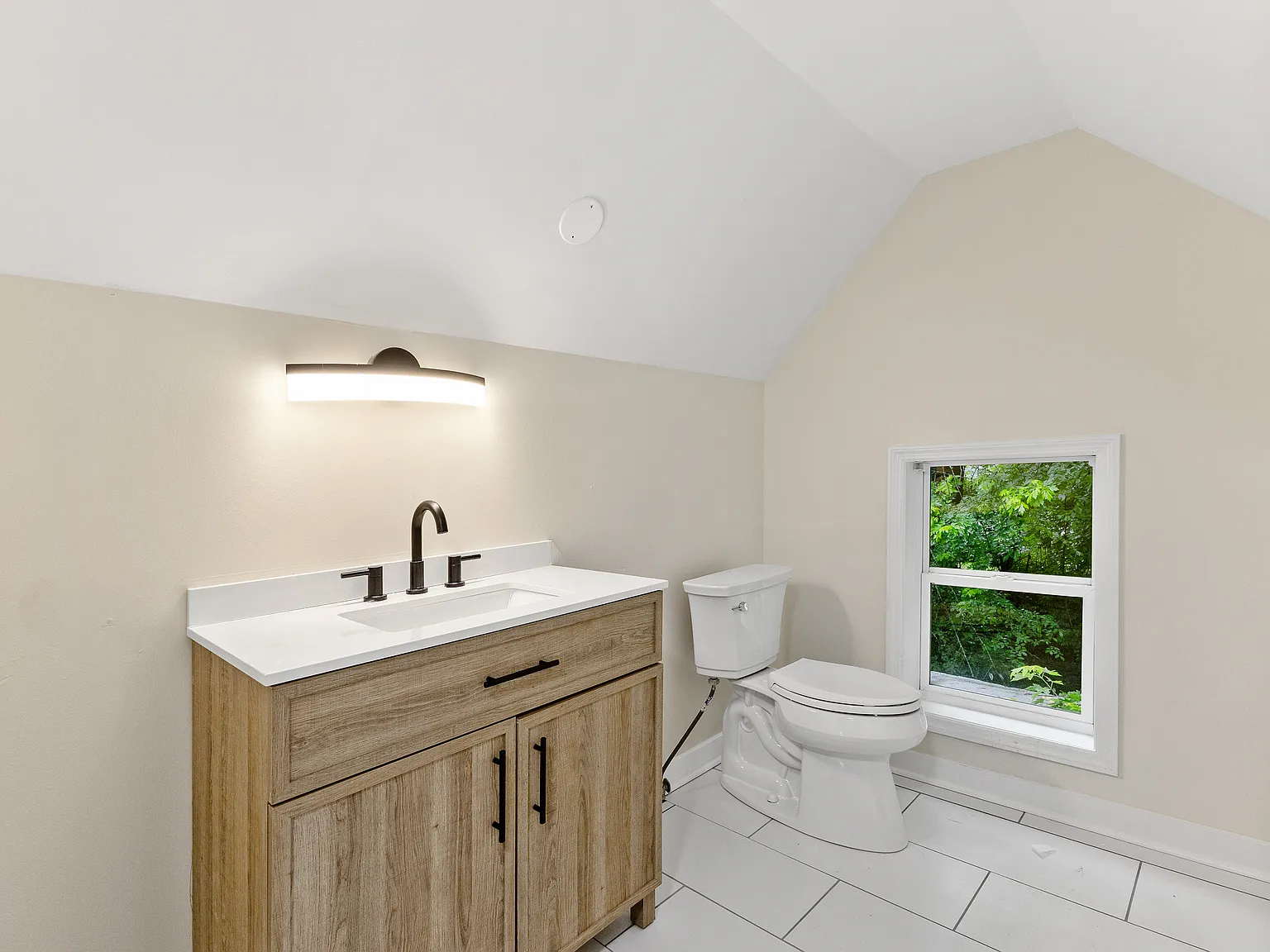 3 bed, 1263 sqft, $1,905 — Photo 2