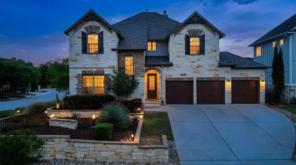 Building Photo - 203 Ancient Oak Way