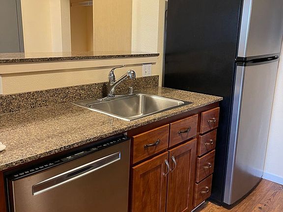 3rd image of 425 23rd Ave S APT A002