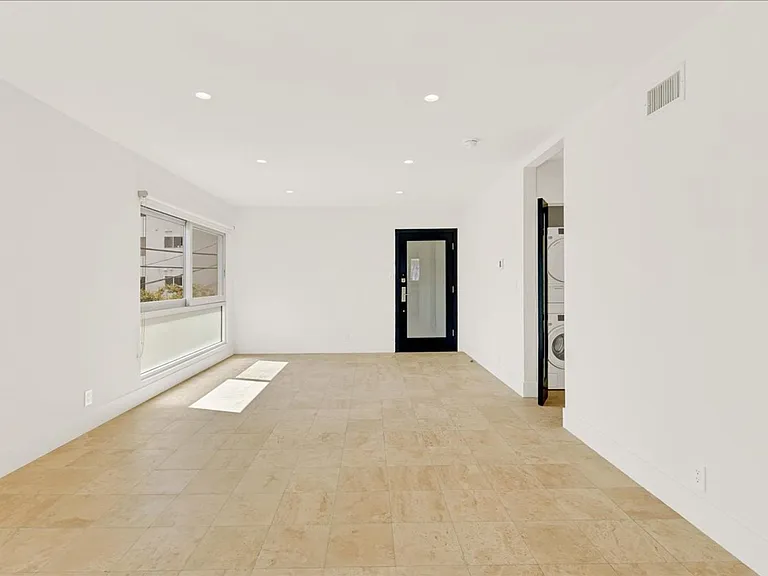210 S Hamilton Dr #9 — Photo 7
