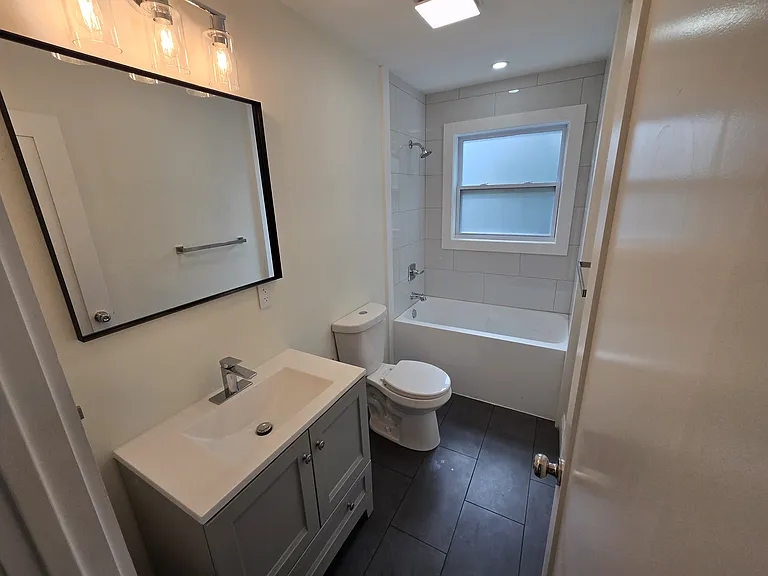 6305 Englewood Ave #4 — Photo 18