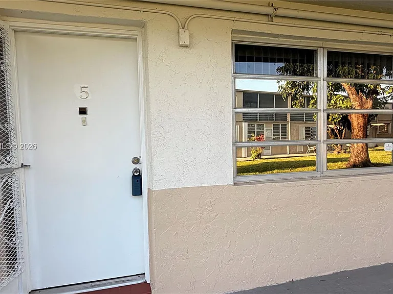 20230 NE 2nd Ave #U5 — Photo 3
