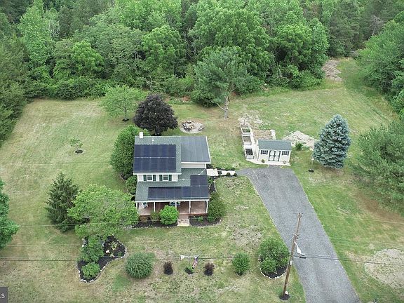5th image of 96 Menhaden Rd