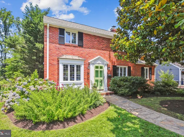 711 N Overlook Dr, Alexandria, VA 22305