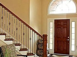 7920 Honeysuckle Dr, Maumee, OH 43537