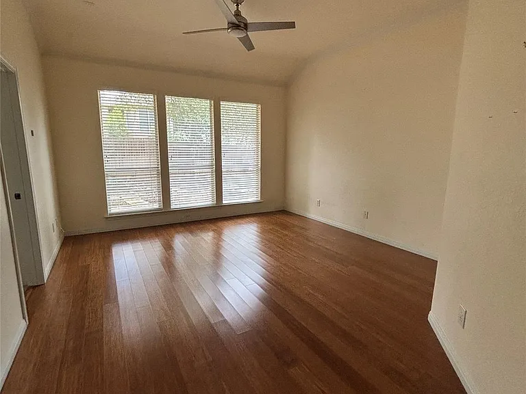 2412 Tivoli Dr — Photo 8