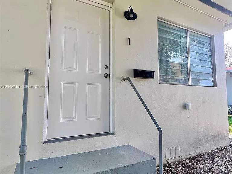 962 NW 6th St #1 — Photo 2