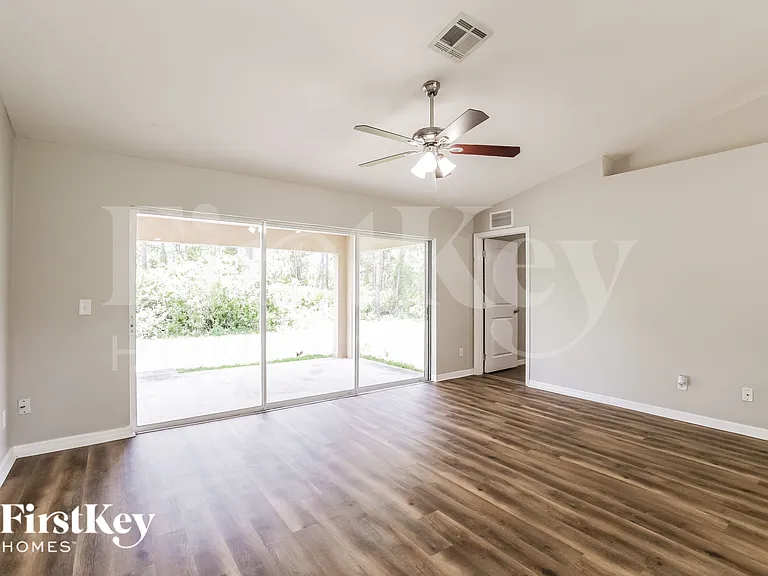 915 Kanuga St E — Photo 3