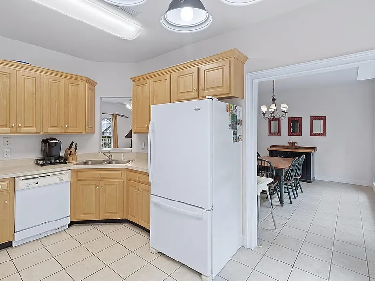 1362 Springview Dr — Photo 5