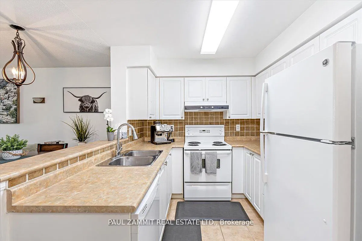 39 Oneida Cres — Photo 4