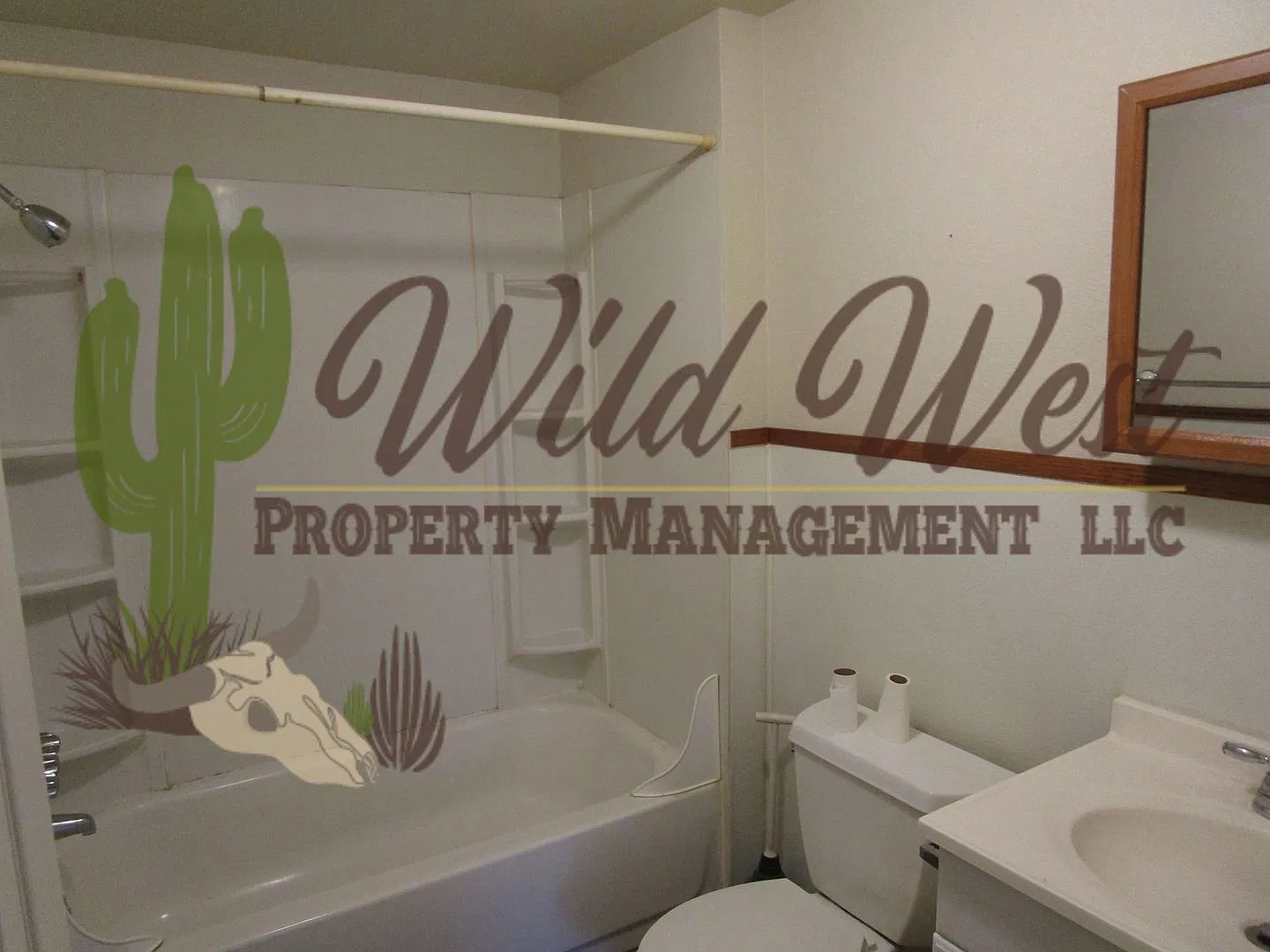 2 Bedroom Home with Large Yard - Garbage Service Included! - Available Mid-November — Photo 4