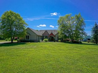 W319S6651 Schnitzler Rd, Mukwonago, WI 53149