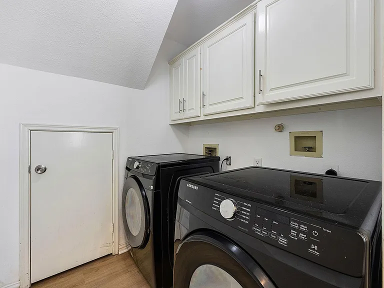 3219 Castlewind Dr — Photo 31