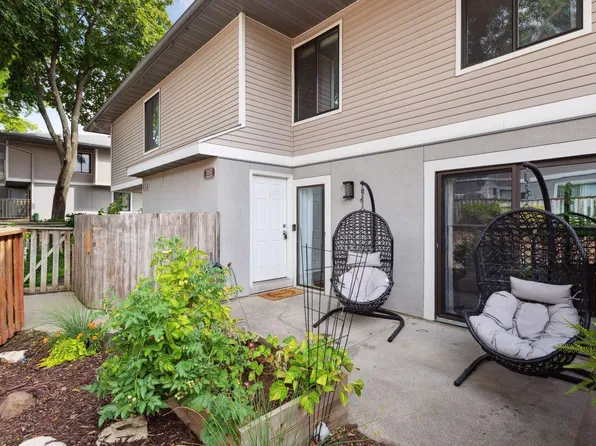1157 Trailwood S, Hopkins, MN 55343