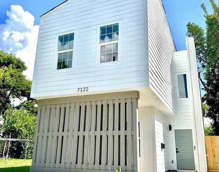 7322 Laredo St — Photo 2