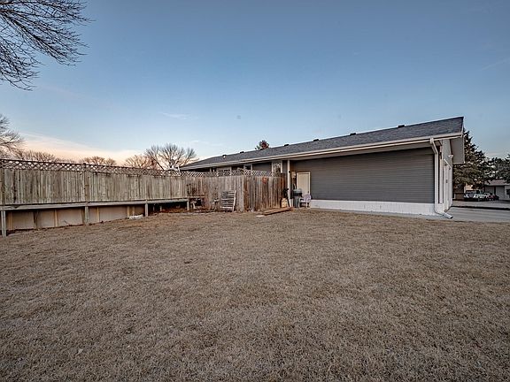 5th image of 2011 Roundtable Rd